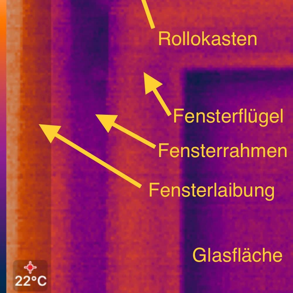 Wärmebild mit Rollokasten, Fensterflügel, Fensterrahmen, Fensterlaibung und Glasfläche